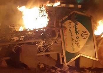 بستن شاهراه اصلی چغادک بوشهر توسط مردم ۲ آذرماه ۹۸
