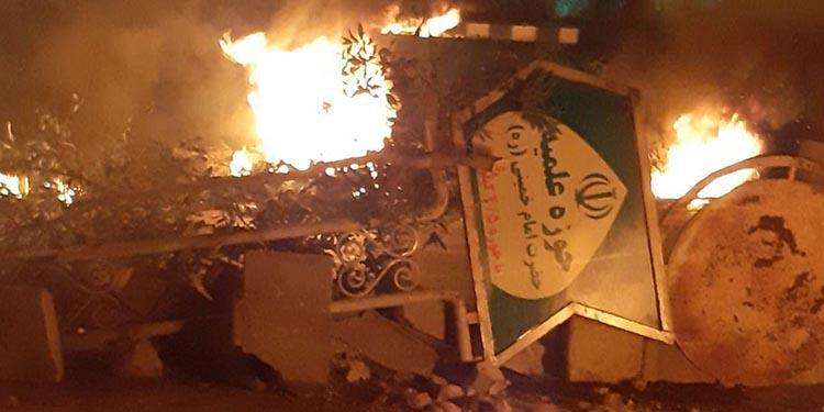بستن شاهراه اصلی چغادک بوشهر توسط مردم ۲ آذرماه ۹۸