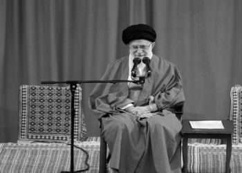 خامنه‌ای برای شرکت مردم در انتخابات التماس می‌کند