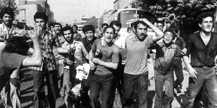 خمینی چگونه رهبری انقلاب مردم را ربود