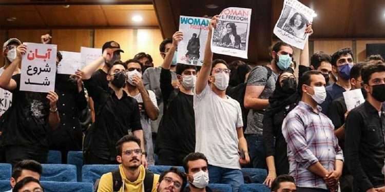 افشاگری مهم در مورد توطئه دستگاه اطلاعاتی خامنه ای در آستانه ۱۶آذر