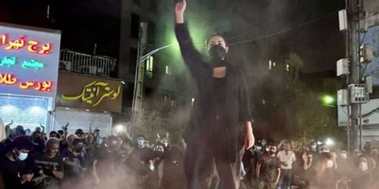 اخراج ایران از کمیسیون مقام زن چه تبعاتي براي خامنه‌ای خواهد داشت؟-