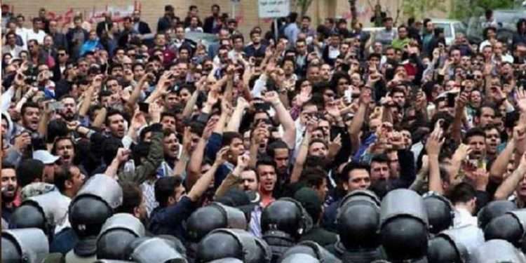 قیام ۲۸ آذر و خواب آشفته خامنه ای- سپاه پاسداران