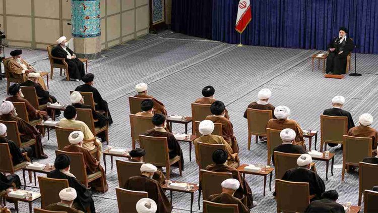 خامنه‌ای چرا به عصای پوسیده خبرگان تکیه کرده است؟ انتخابات