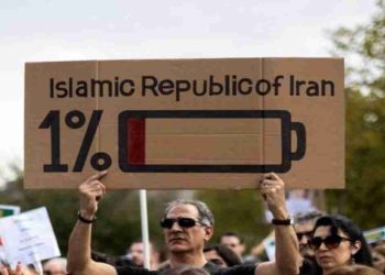 زنگ‌های سقوط برای چه کسی بصدا در آمده است؛ رئیسی یا خامنه‌ای؟