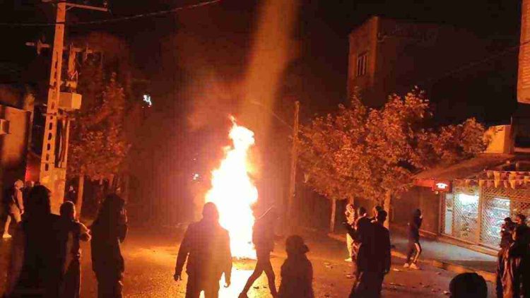 پاسخ آتشین جوانان شورشی به حمله شیمیایی به دختران