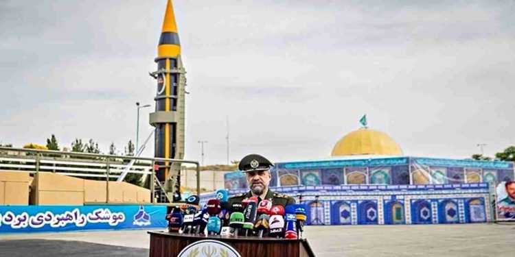 قدرت‌نمایی موشکی خامنه‌ای تلاشی برای فرار از سرنگونی