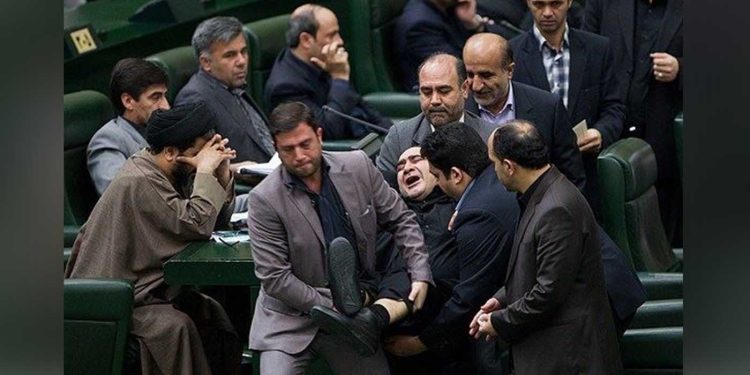 مجلس یا گردنه دزدان و باجگیران؟!