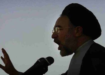 خاتمی در زمین چه کسی بازی می‌کند؟