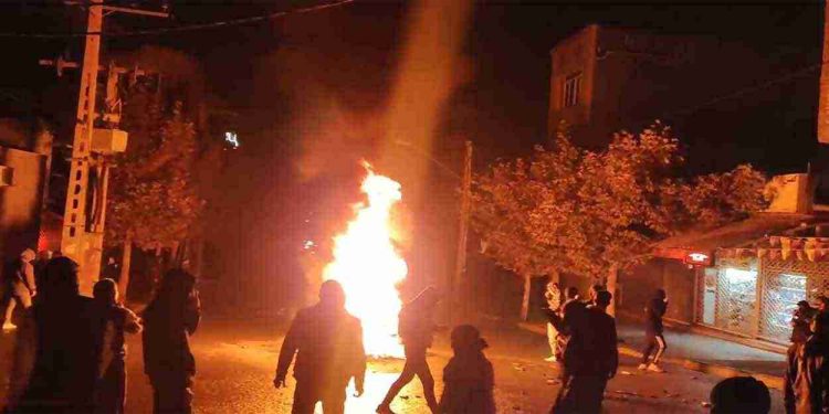 چرا-خامنه-ای-رسواتر-از-همیشه-در-مقابل-قیام-خط-بسته-است؟