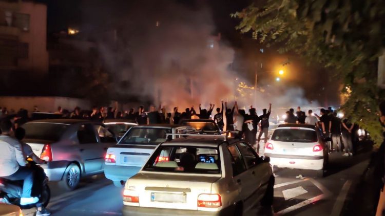 ایران؛ دیکتاتوری در سراشیب سقوط!