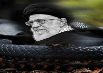تبلیغات ولایت فقیه، وقتی سر مار در حلقه آتش گرفتار شده است