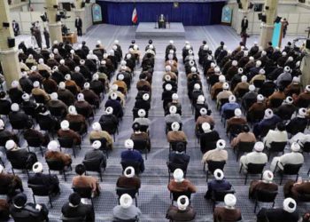 نقش دلقک‌های جمعه بازار، خودستایی و هشدار از مرحله خطیر!