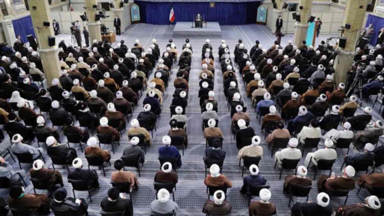 نقش دلقکهای جمعه بازار، خودستایی و هشدار از مرحله خطیر!