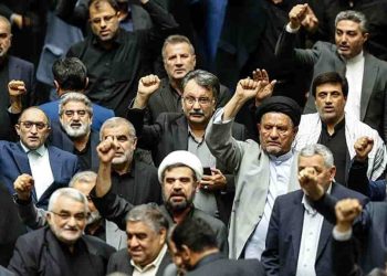 عقب‌نشینی خامنه‌ای از انتقام سخت و فریادها در مجلس