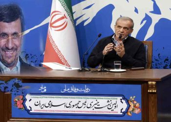 پزشکیان در نخستین مصاحبه مطبوعاتی‌اش به شیوه‌های احمدی‌نژادی متوسل شد