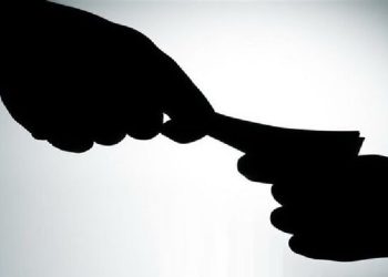 چرا فساد از سر و کول آخوندها بالا می‌رود؟