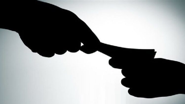 چرا فساد از سر و کول آخوندها بالا میرود؟