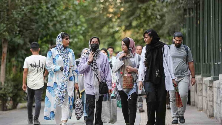 قالیباف در موضوع قانون عفاف و حجاب توپ را به زمین پزشکیان انداخت