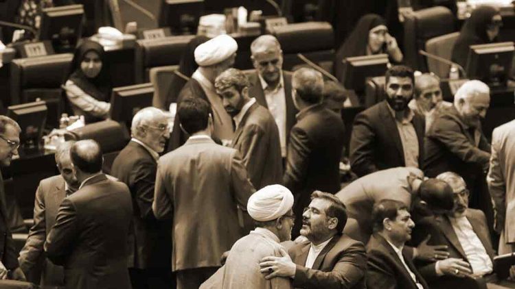 جنگ گرگ‌ها در قلمرو خامنه‌ای، وقتی زمین سفت می‌شود