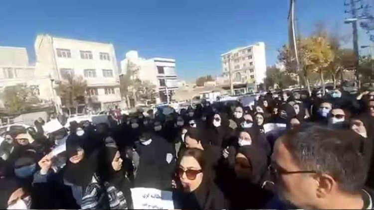 فریاد «اصلاح‌طلب، اصول‌گرا! کشور رو بردید قهقرا» در موج اعتراضات مردمی