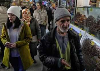 مرکز آمار ایران از تورم ۱۱۵ درصدی مواد غذایی خبر داد
