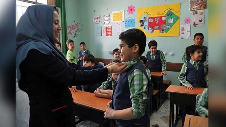 در کوچه‌پس‌کوچه‌های ایران؛ معلمان به کجا پناه ببرند؟
